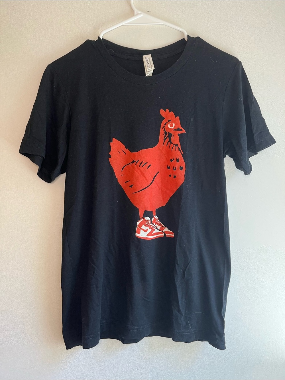 Hattie B’s Hot Chicken Nashville Graphic Tee - Chicken w/ Nikes S